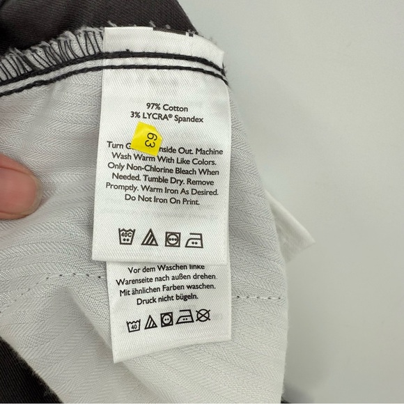 Eddie Bauer Women's Willit Stretch Legend Wash Shorts in Carbon 10 Petite - Picture 7 of 12